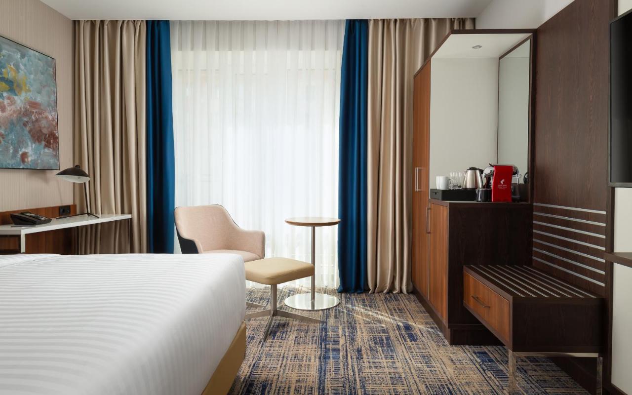 Courtyard By Marriott Tashkent Hotel Exterior foto