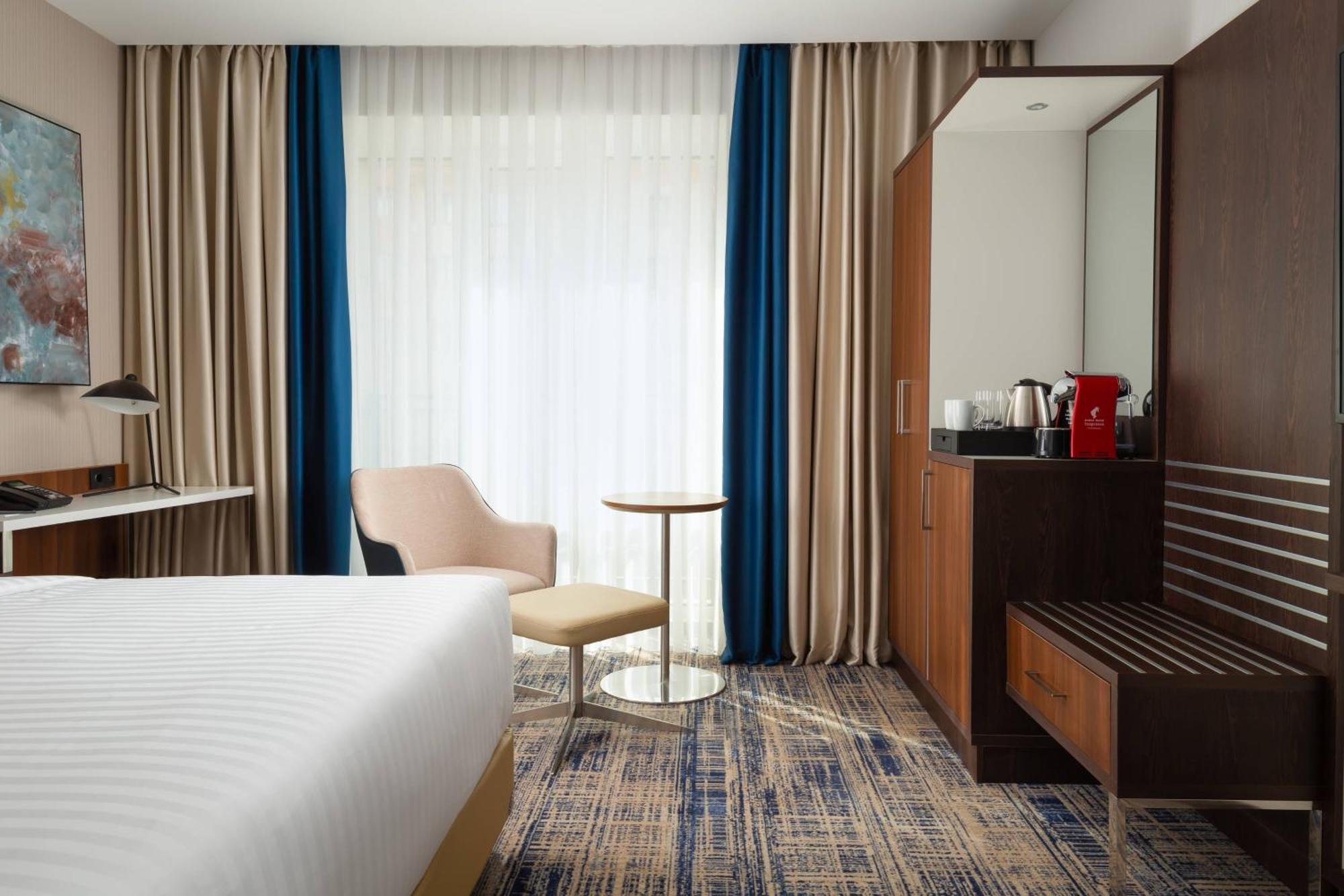 Courtyard By Marriott Tashkent Hotel Exterior foto