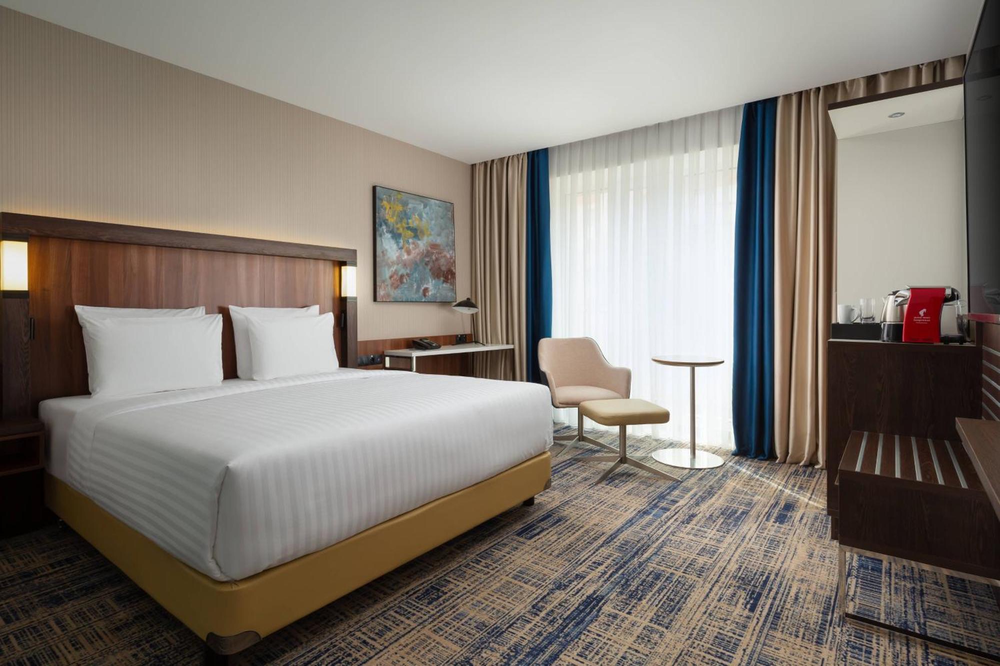 Courtyard By Marriott Tashkent Hotel Exterior foto