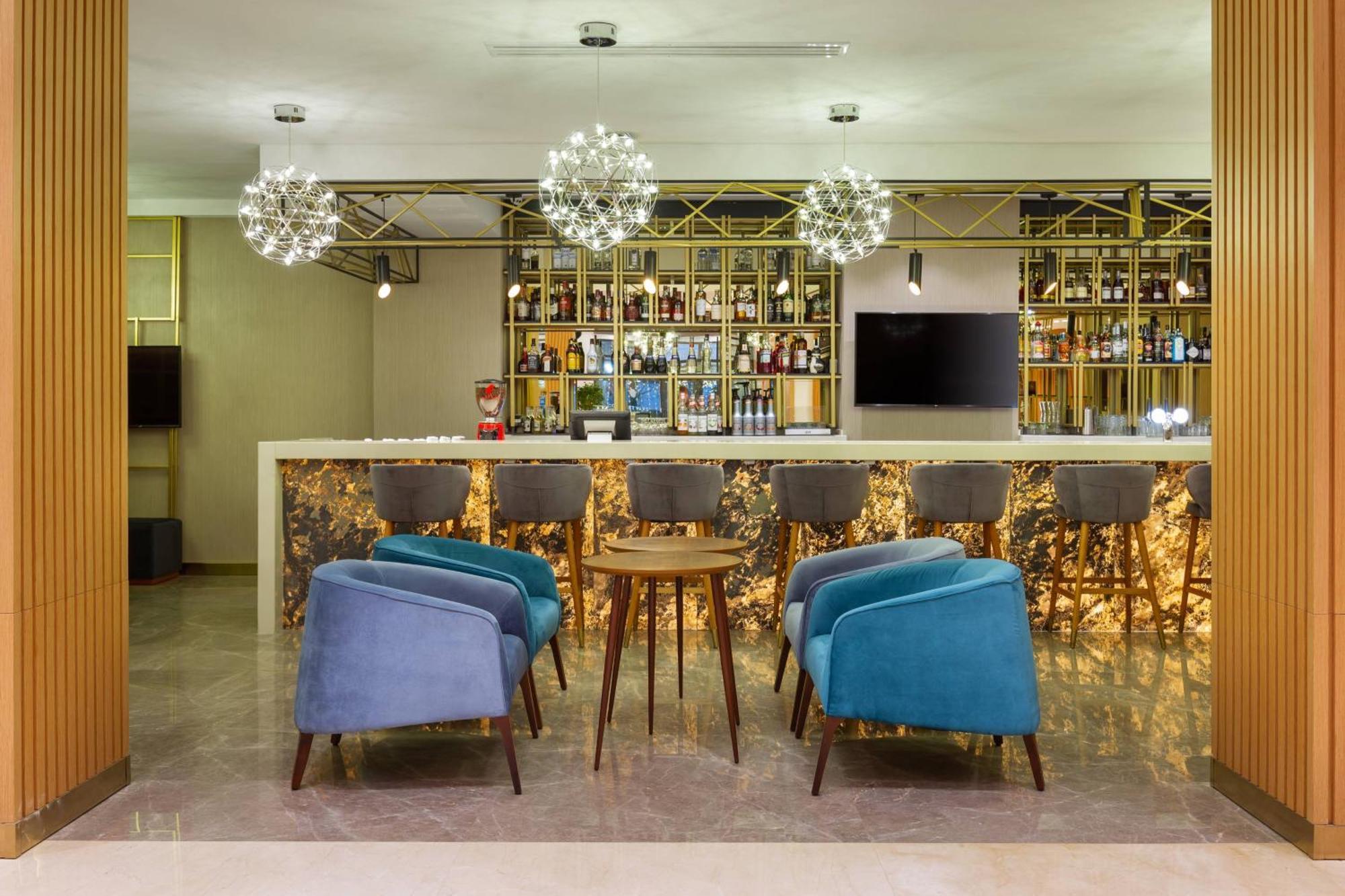 Courtyard By Marriott Tashkent Hotel Exterior foto