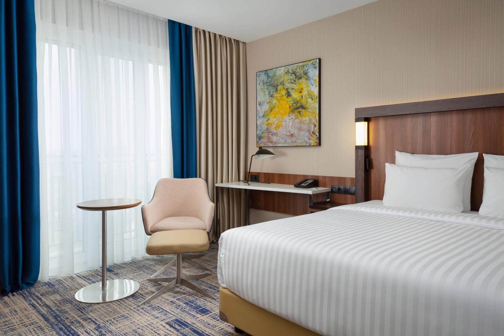 Courtyard By Marriott Tashkent Hotel Exterior foto