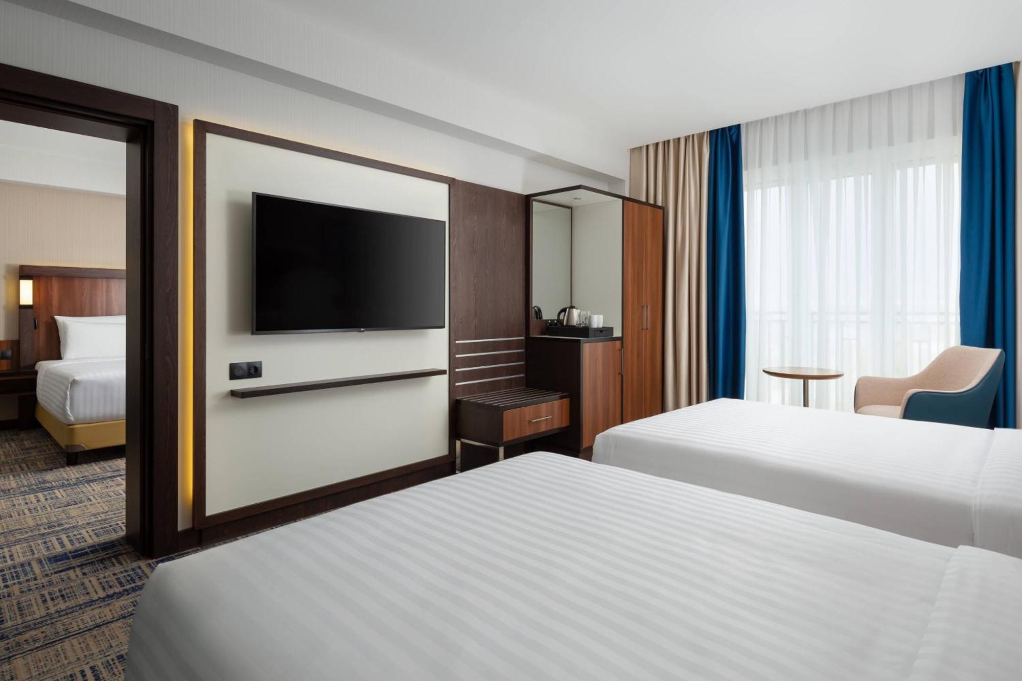 Courtyard By Marriott Tashkent Hotel Exterior foto