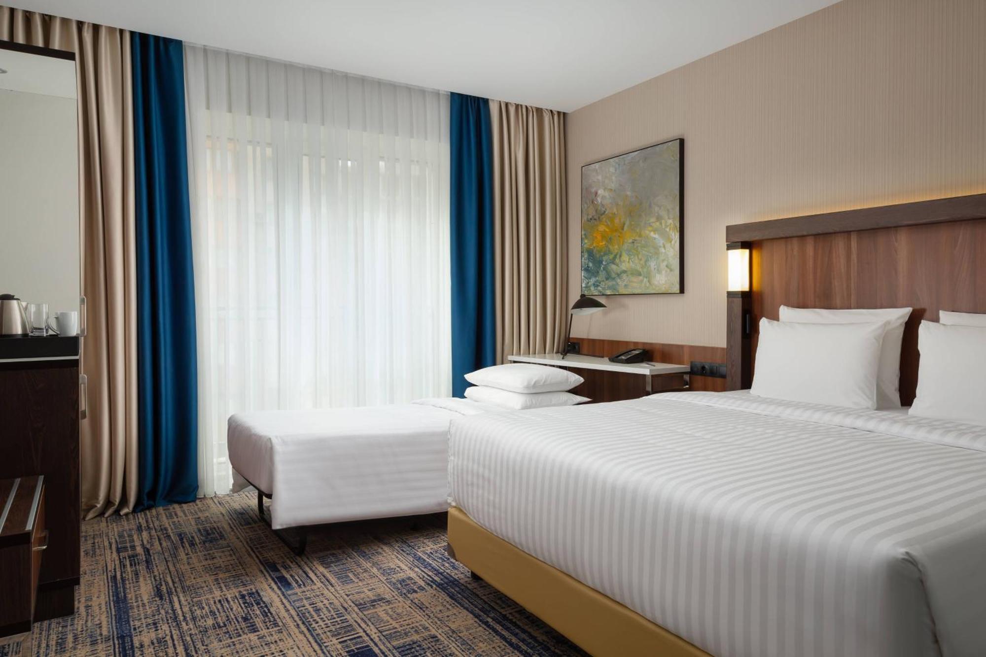 Courtyard By Marriott Tashkent Hotel Exterior foto